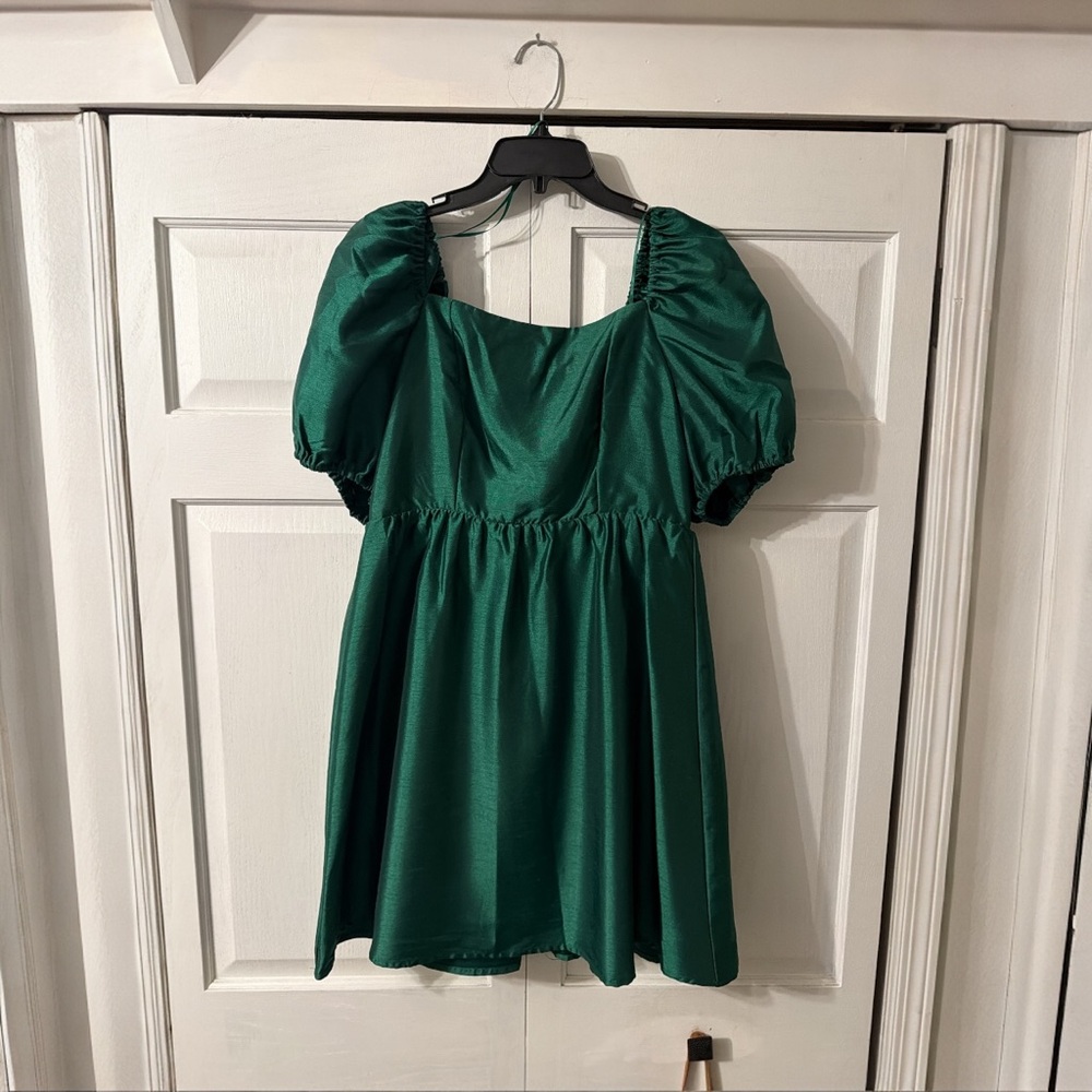 NWT Green Puff Sleeve Babydoll Mini Dress 💚 Size Medium